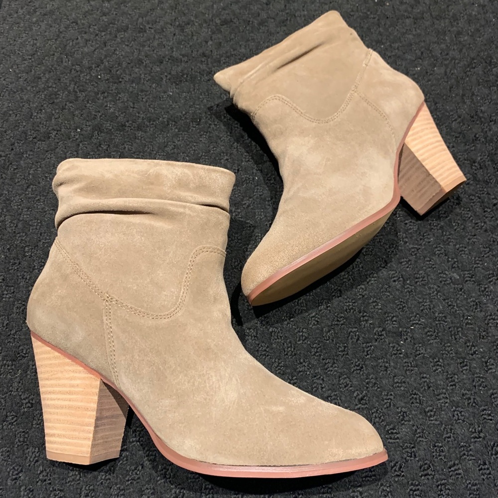 Beautiful Chinese Laundry Booties🎄✨